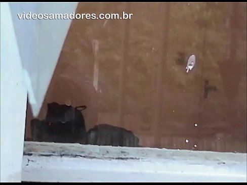 ❤️ Home cachondo mirando á súa moza con outro mozo, gravando un vídeo de carallo sen molestar á parella ️ Vídeo porno en nós ﹏