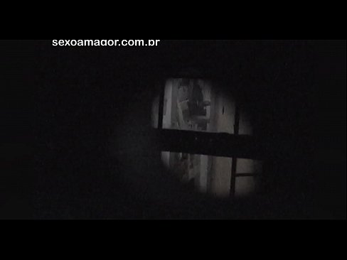 ❤️ Blondie é gravada en segredo por un voyeur do barrio escondido detrás de ladrillos ocos ️ Vídeo porno en nós ﹏